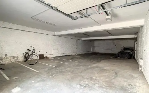 Garage / parking à vendre  125 m², 125000 €