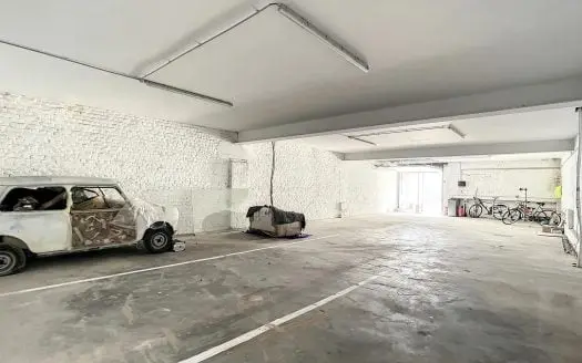Garage / parking à vendre  125 m², 125000 €