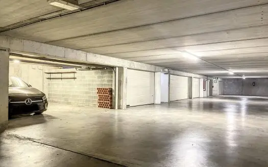 Garage / parking for rent  13 m², 100 €