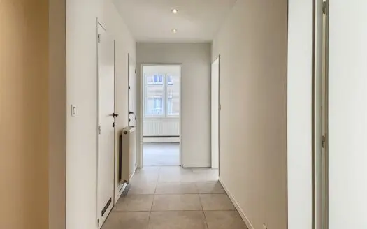 Appartement à louer  2 chambres 94 m², 1100 €