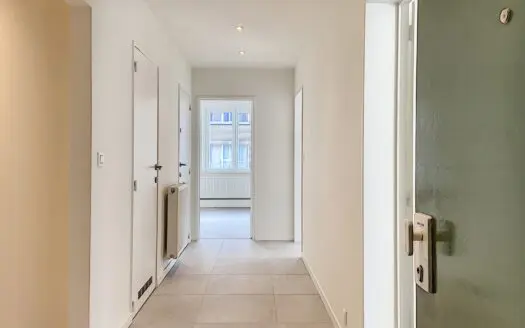 Flat for rent  2 bedrooms 94 m², 1300 €