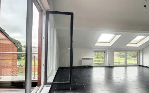 Appartement te huur  2 slaapkamers 92 m², 750 €