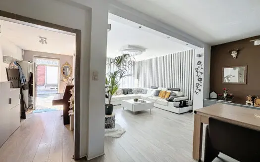 Maison à vendre  3 chambres 220 m², 215000 €