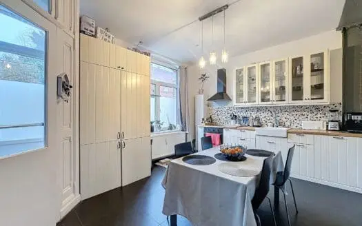 Flat for rent  2 bedrooms 105 m², 1050 €
