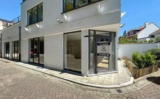 Commercial for rent  135 m², 1990 €