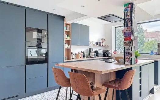 House for sale  4 bedrooms 200 m², 635000 €
