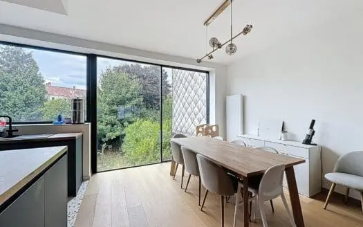 House for sale  4 bedrooms 200 m², 635000 €