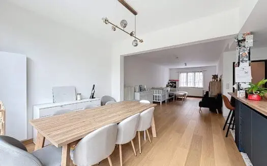 House for sale  4 bedrooms 200 m², 635000 €