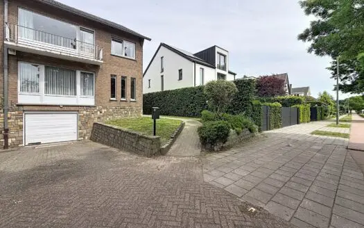 Huis te koop  3 slaapkamers 160 m², 649000 €