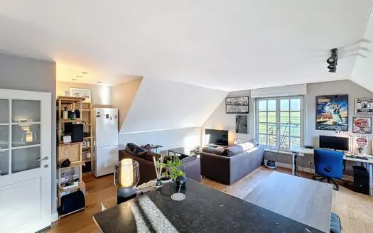 Appartement à louer  1 chambre 77 m², 900 €