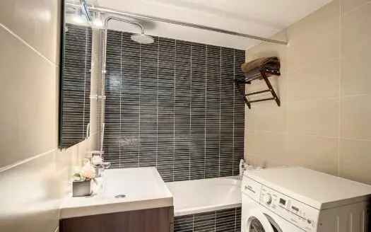 Appartement à louer  2 chambres 77 m², 1250 €