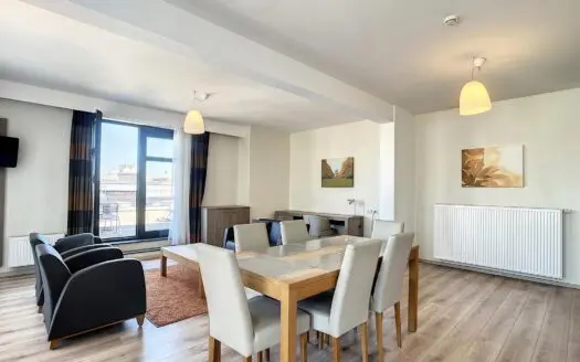 Appartement à louer  2 chambres 90 m², 1300 €