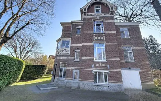 Appartement à louer  2 chambres 96 m², 1150 €