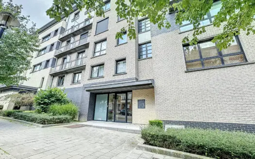Appartement à louer  3 chambres 132 m², 1900 €