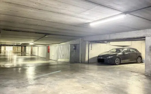 Garage / parking à louer  13 m², 100 €