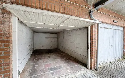 Garage / parking à louer  13 m², 150 €