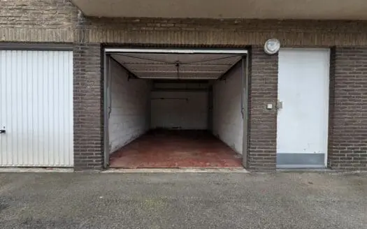 Garage / parking à louer  16 m², 150 €