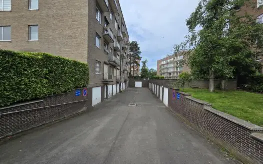 Garage / parking à louer  16 m², 150 €