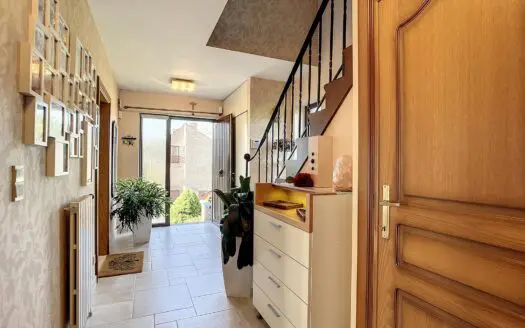 House for sale  4 bedrooms 335 m², 749000 €