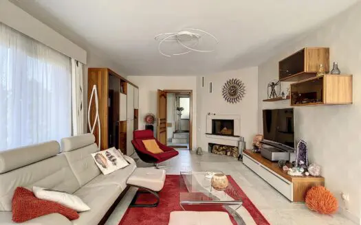 House for sale  4 bedrooms 335 m², 749000 €