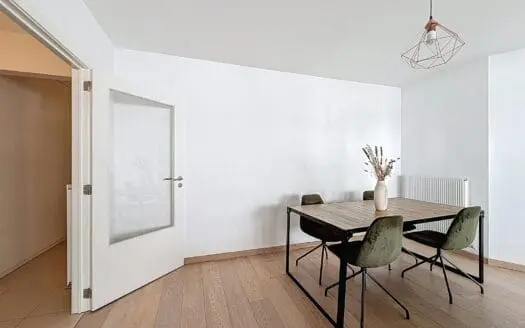 Flat for rent  2 bedrooms 91 m², 1300 €