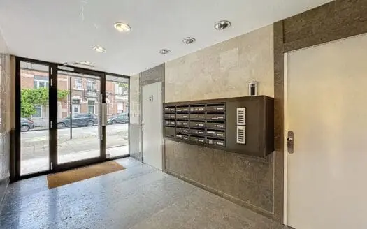 Flat for rent  3 bedrooms 132 m², 1900 €