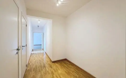 Flat for rent  3 bedrooms 132 m², 1900 €