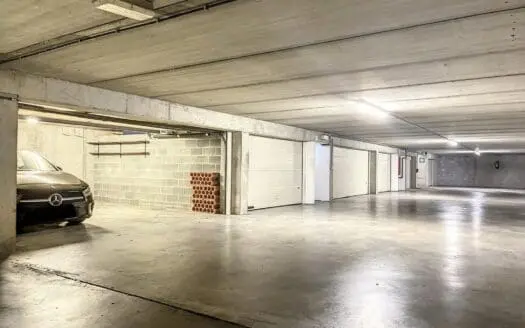 Garage / parking for rent  13 m², 100 €