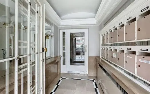 Flat for sale  2 bedrooms 101 m², 250000 €