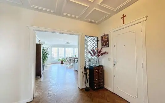 Flat for sale  2 bedrooms 105 m², 395000 €