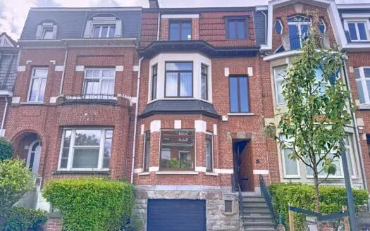 House for sale  4 bedrooms 200 m², 735000 €