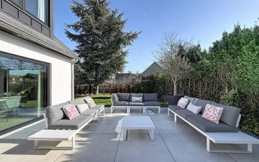 House for sale  4 bedrooms 230 m², 899000 €
