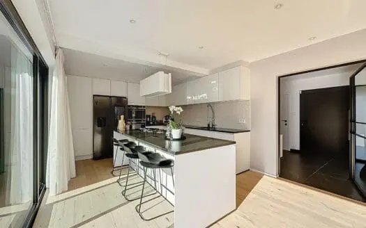 Huis te koop  4 slaapkamers 230 m², 899000 €