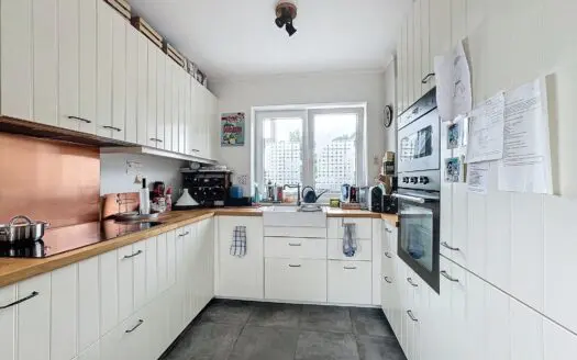 Appartement à louer  2 chambres 130 m², 1300 €