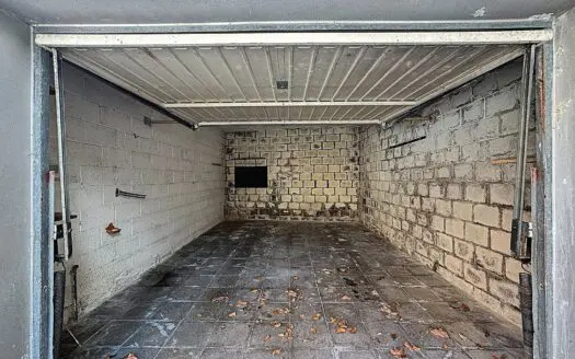 Garage / parking à louer  16.5 m², 150 €