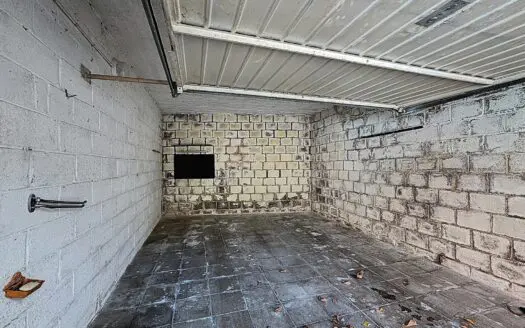 Garage / parking à louer  16.5 m², 150 €