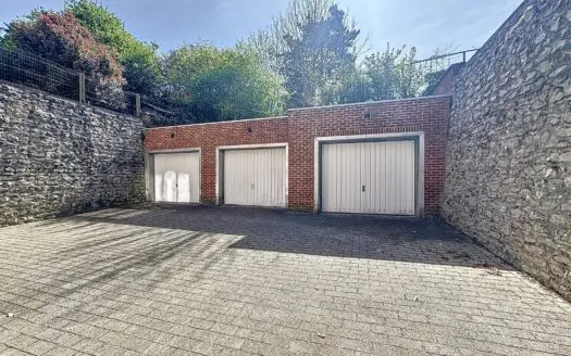 Garage / parking à louer  16.5 m², 150 €